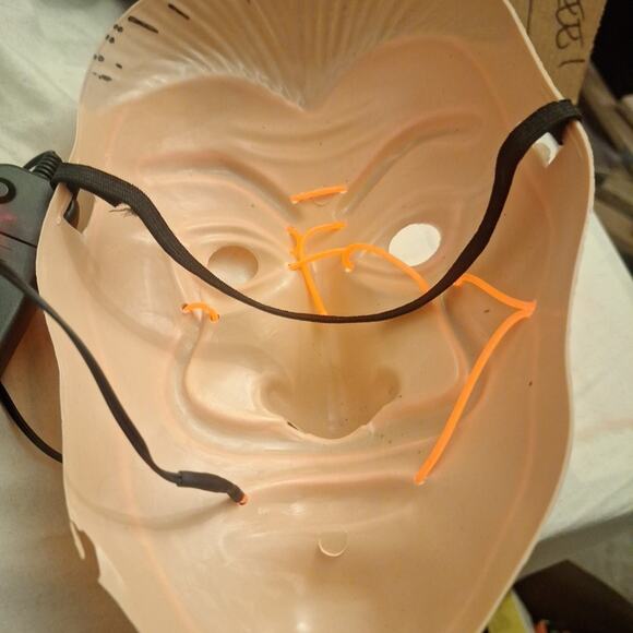 Light Up/ Flashing Salvador Dali El Wire Mask Money Heist - Picture 2 of 5